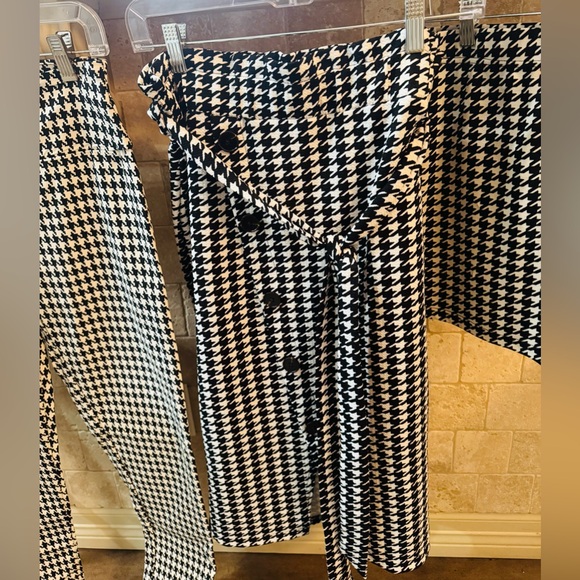 Women’s Houndstooth 2 Skirts (M) and 1 Pant (S) set - Hybrid & Co + Shein - Picture 2 of 11